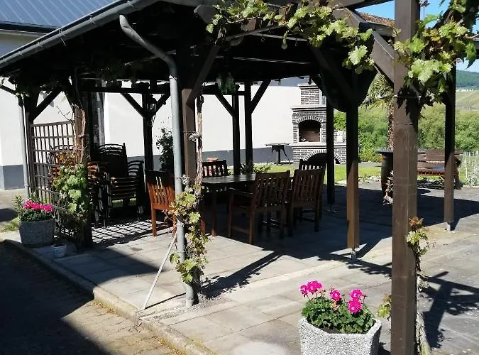 Weingut Licht-stadtfeld לינה וארוחת בוקר בראונברג