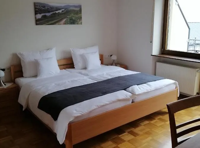 Weingut Licht-stadtfeld לינה וארוחת בוקר בראונברג