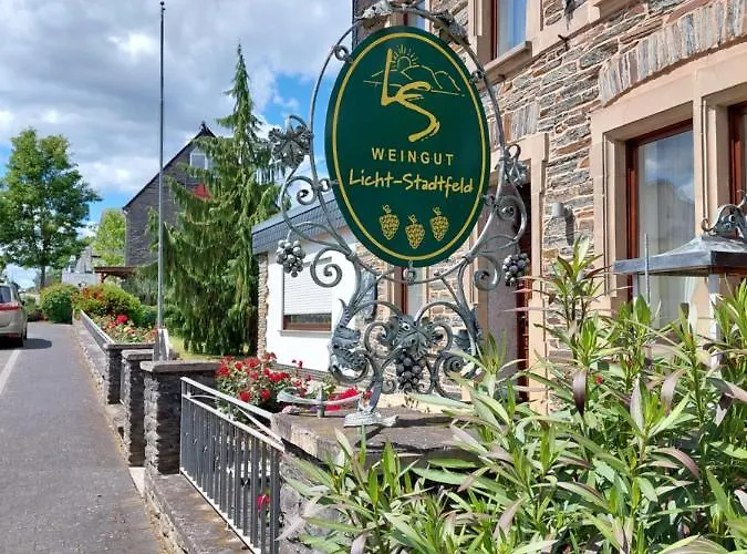 Weingut Licht-stadtfeld Bed & Breakfast