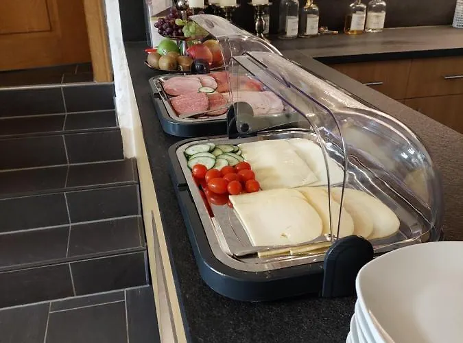 Weingut Licht-stadtfeld לינה וארוחת בוקר 3*